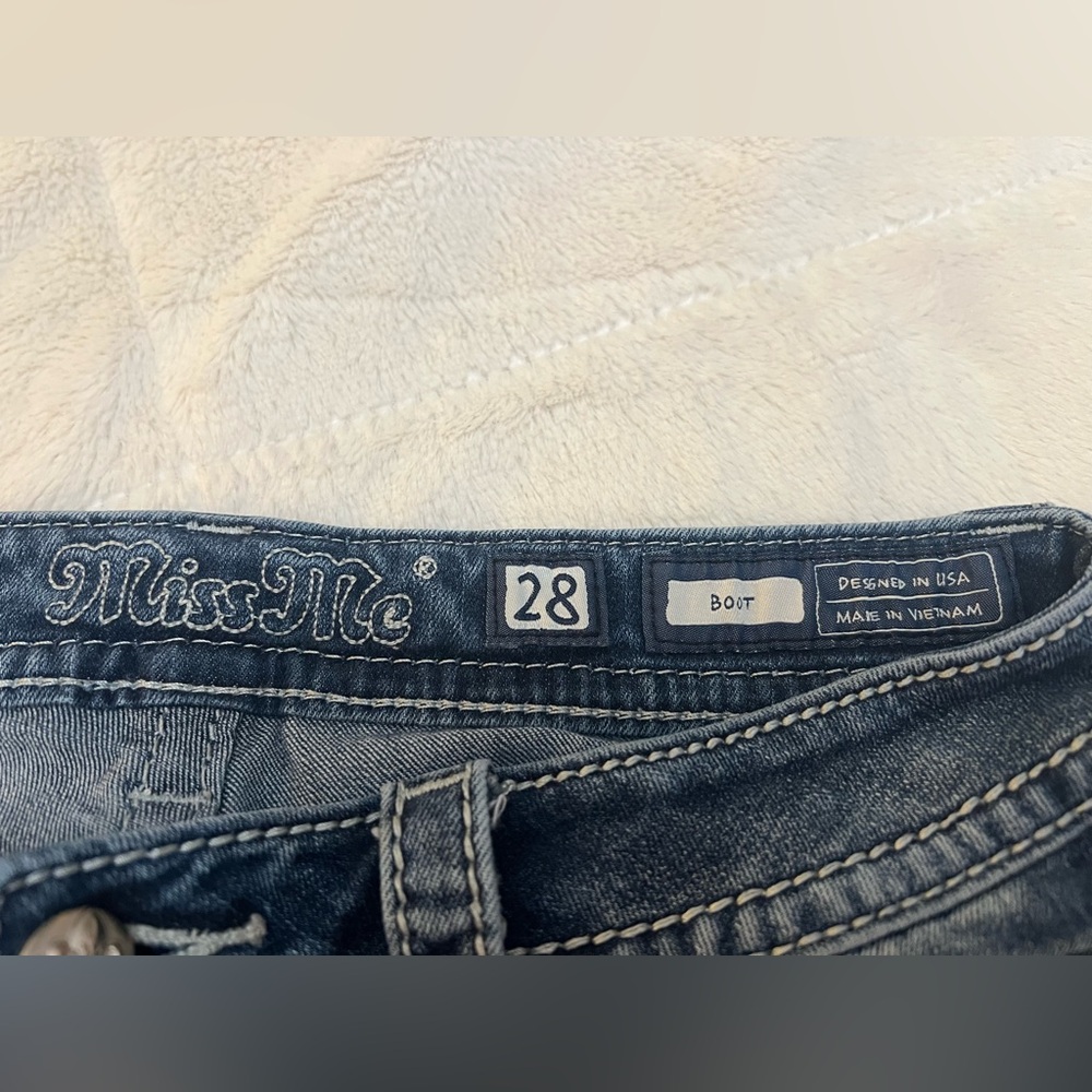 ✨ Miss Me Jeans - Bootcut - Size 28 - Picture 4 of 6